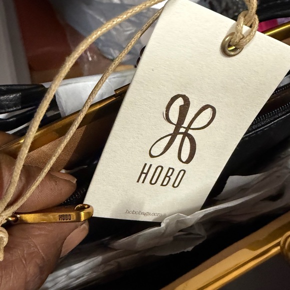 Hobo Cora Wallet Crossbody - Picture 7 of 11